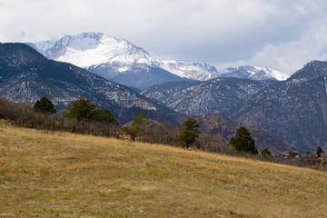 Fototapeta premium Pikes Peak from Red Rocks Canyon