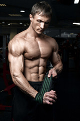 Fototapeta na wymiar Muscular athletic bodybuilder