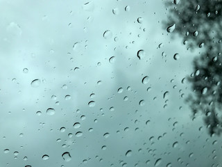 Tropfen Wasser auf Scheibe