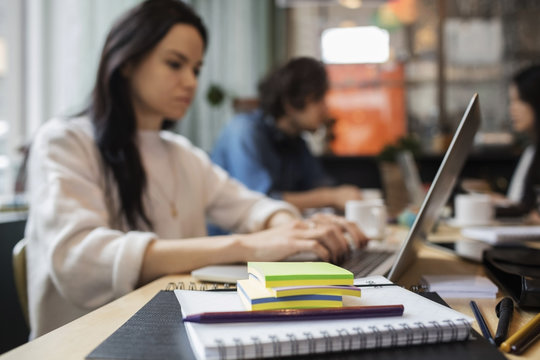 Worklking รูปภาพWorking – เลือกดูภาพถ่ายสต็อก เวกเตอร์ และวิดีโอ7,299,129 | Adobe ...
