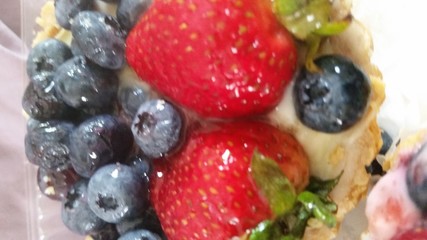 Strawberry blueberry tart 
