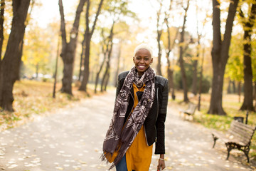 Obraz premium Black woman in park