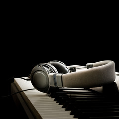 Piano keyboard and headphones - Pianoforte e cuffie