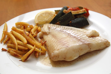 Kabeljau Filet mit Schupfnudeln und Zucchinigemüse