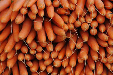 Karotten bei einem Marktstand