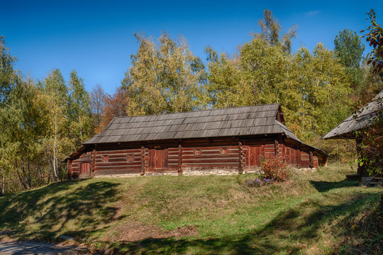 Holzhaus in der Ukraine