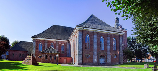 Christkirche Rendsburg (Erbaut 1695-1700) mit Blick vom Exerzierplatz.