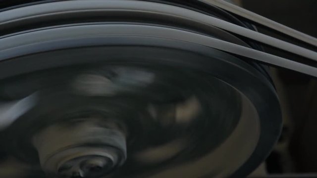 Three-strand pulley with belts rotates from powered electrical engine.