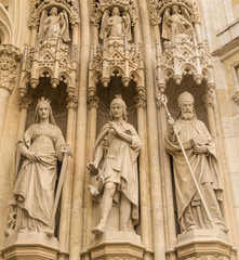 Fototapeta na wymiar Three statues at the facade
