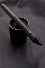 Naklejka premium pencil graphics for tablet and holder for it