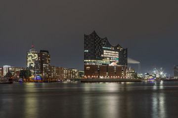 Hamburg Hafen im Abendlicht