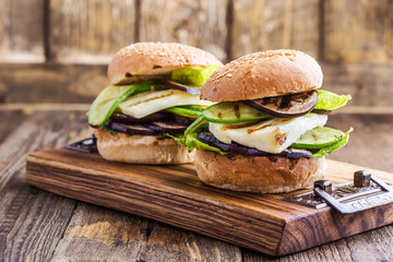 Grilled vegetable and haloumi burger with romaine lettuce, Greek style