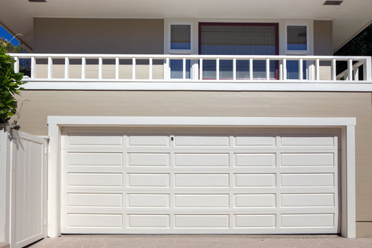 Garage door in white