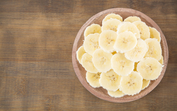 Slices banana on wooden background