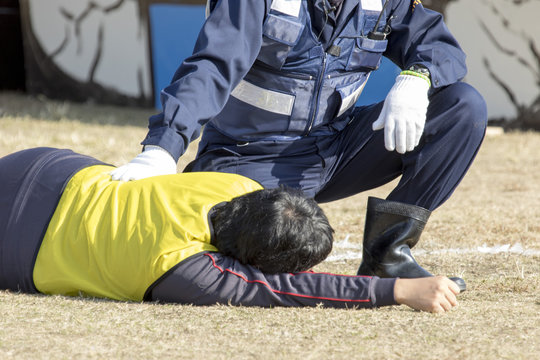 防災訓練の救護シーン