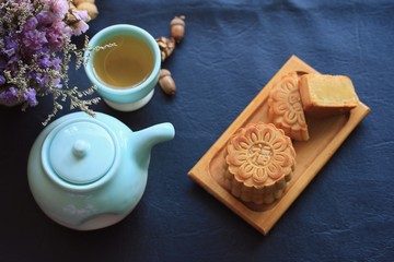 Obraz na płótnie Canvas Festival moon cake and hot tea - Chinese cake
