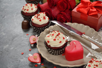 Cupcakes ''red velvet'' and rose