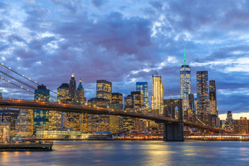 Fototapeta na wymiar View to Manhattan from Brooklyn Bridge Park at sunset 