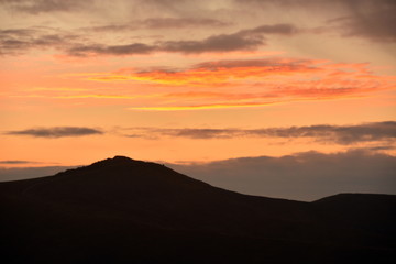 Fototapeta na wymiar beautiful sunset in the mountains