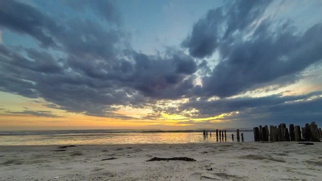 Zeitraffervideo Sonnenuntergang auf Sylt am Strand beim Klappholttal I