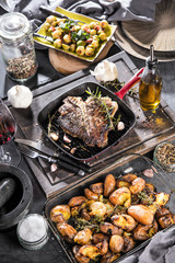 T-bone Steak frisch zubereitet in einer Grill pfanne 