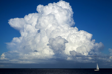beautiful cumulus cloud over ocean