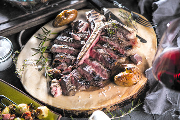 T-bone Steak frisch zubereitet in einer Grill pfanne 