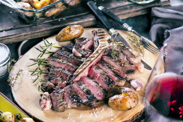 T-bone Steak frisch zubereitet in einer Grill pfanne 