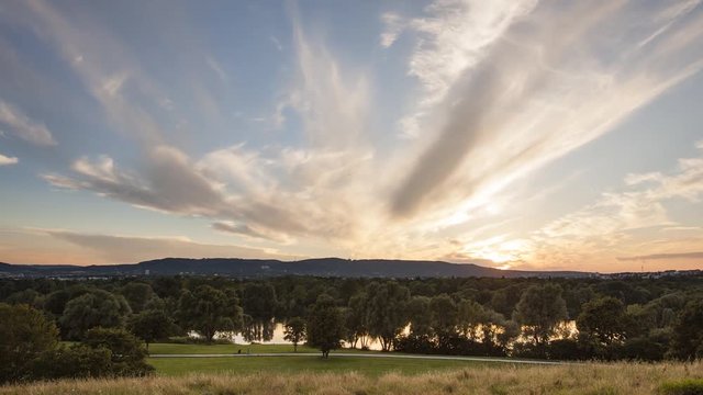 Zeitraffervideo &uuml;ber dem Bugasee in Kassel