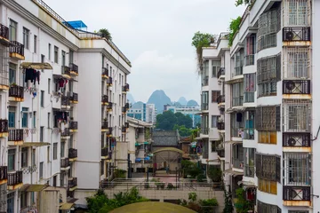 Gordijnen Residential neighborhood in Guilin, China © dinozzaver