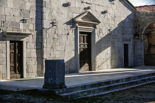 Italien, Toscana, Versilia, Fabbiano, La Capella, Apuinische Alpen, Wandern, Steinbruch, Bildhauerschule, Herbst, Kirche, Wanderwege, Sehensw&uuml;rdigkeit, Azzano, Bildhauer, Romantisch, Bergwelt