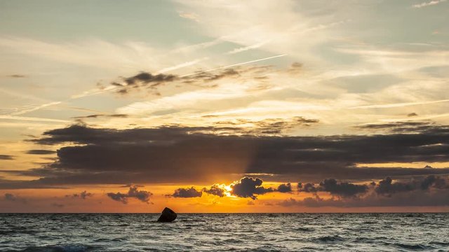 Zeitraffervideo Sonnenuntergang am Strand von Westermakelsdorf I
