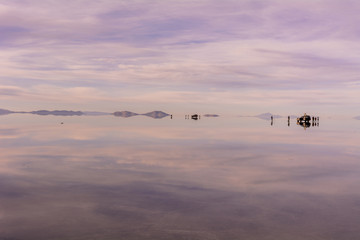 Obraz na płótnie Canvas ミラクルレイク・ウユニ塩湖の奇跡