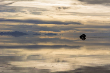ミラクルレイク・ウユニ塩湖の奇跡