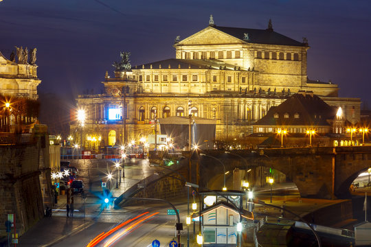 Opera house and concert hall Semperoper, Saxon State Opera, at night in Dresden, Saxony, Germany