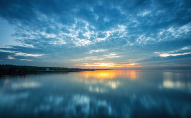 Naklejka premium Wide angle scene of blue sky before sunrise