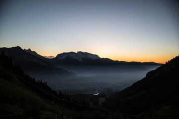Fototapeta na wymiar beeindruckender Sonnenaufgang in den Bergen