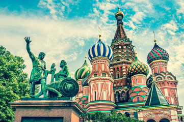 St. Basil's cathedral on Red Square in Moscow, Russia - obrazy, fototapety, plakaty