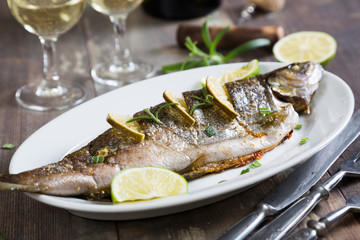 Baked trout with lime and white wine