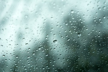 Tropfen Wassertropfen auf Scheibe