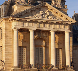 Obraz premium Façade néoclassique à colonnes du Palais des ducs de Bourgogne à Dijon, France