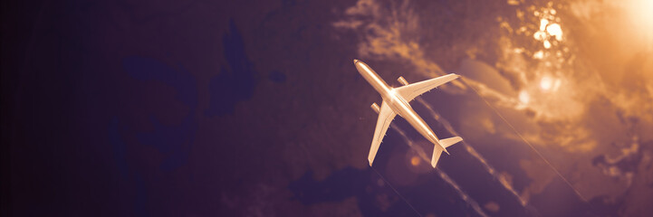 Passagierflugzeug über den Wolken - obrazy, fototapety, plakaty