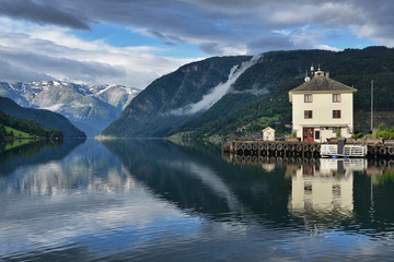 Ulvik am Ulviksfjord   Norwegen