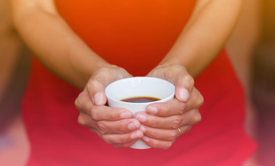 hand holding a cup coffee