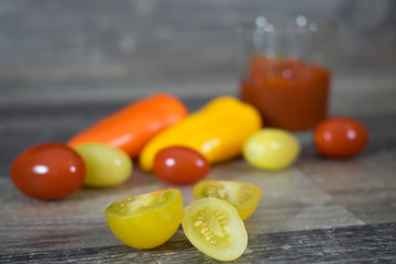 Tomaten mit Paprika und Ketchup