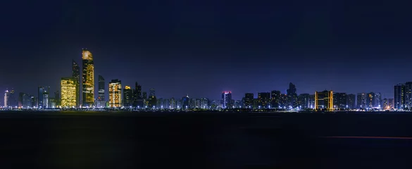 Schilderijen op glas Abu Dhabi skyline - United Arab Emirates © murmakova