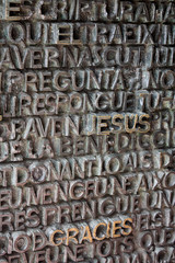 SCRITTURA IN RILIEVO DI METALLO