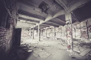 Fotobehang Oude verlaten fabriekshal © Juhku