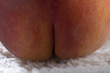 Peach that resembles a human rear-end.
