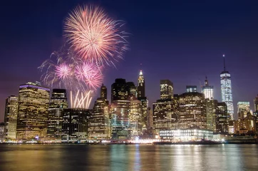 Zelfklevend Fotobehang Firework over Manhattan island, New York © creativefamily